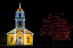 How to Invite People into Your Church During the Holidays Using Outdoor Signage