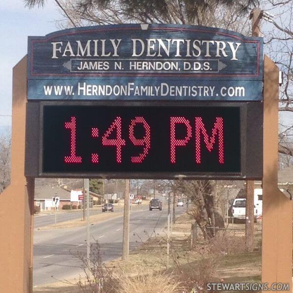 Business Sign for Herndon Family Dentistry